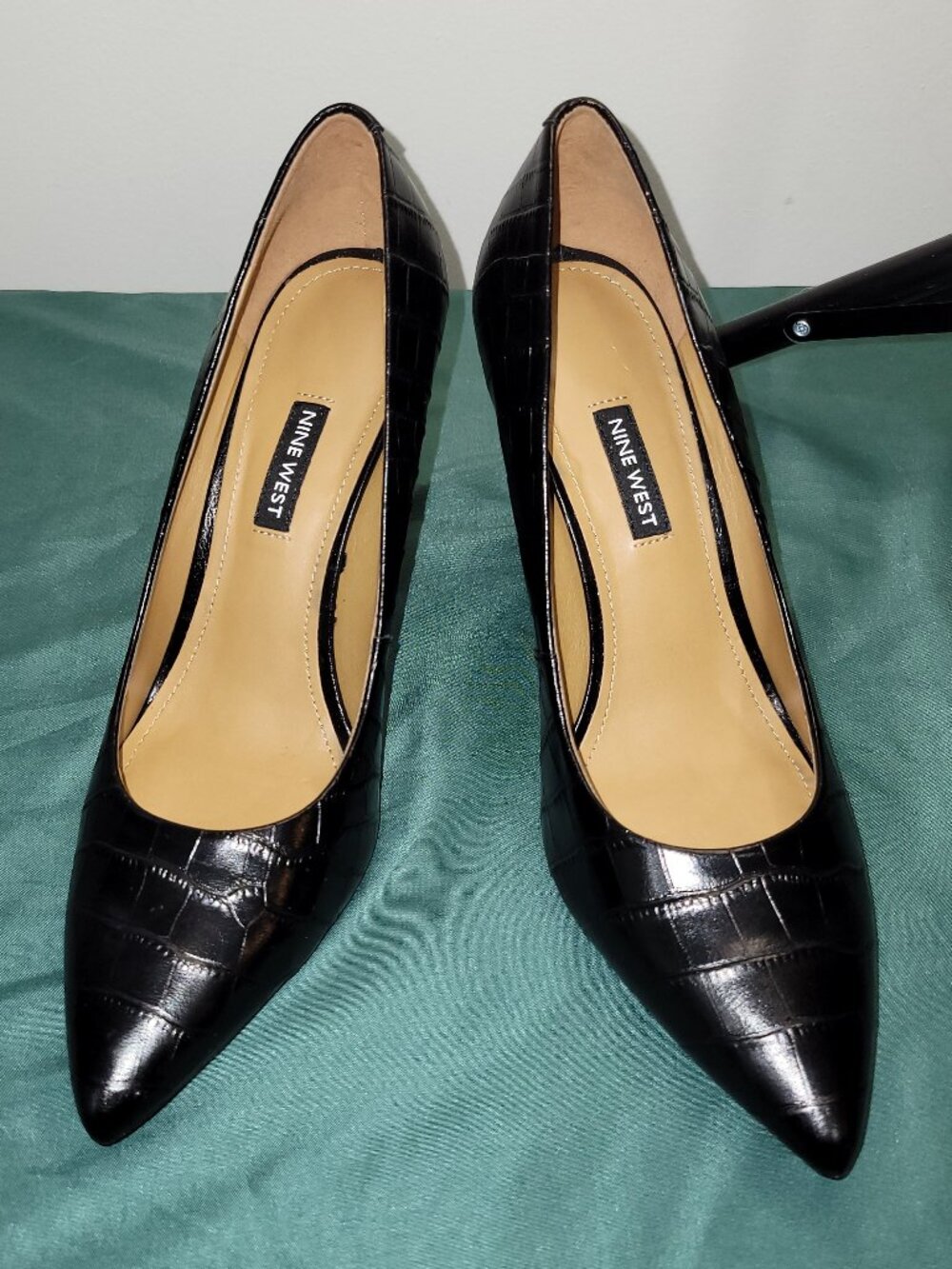 NINE WEST LEATHER CROC BLACK HEELS NEW 8.5